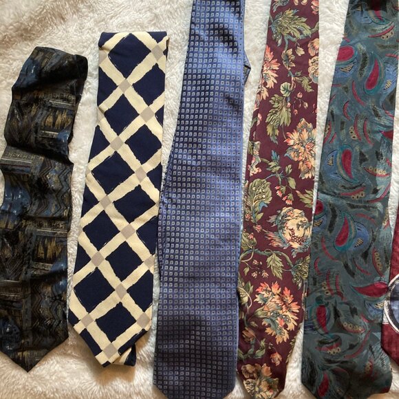 Lot of (12) Men's Neck Ties - Picture 4 of 5